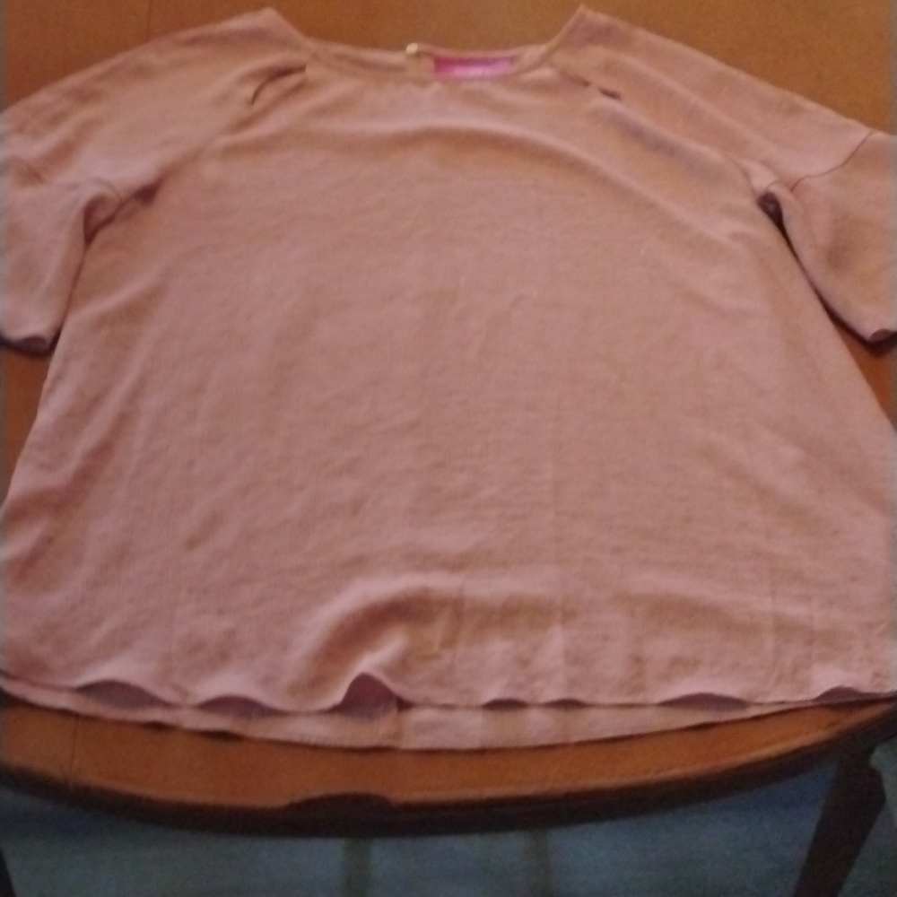 𝅺DRESSY top Jennifer Lopez size small